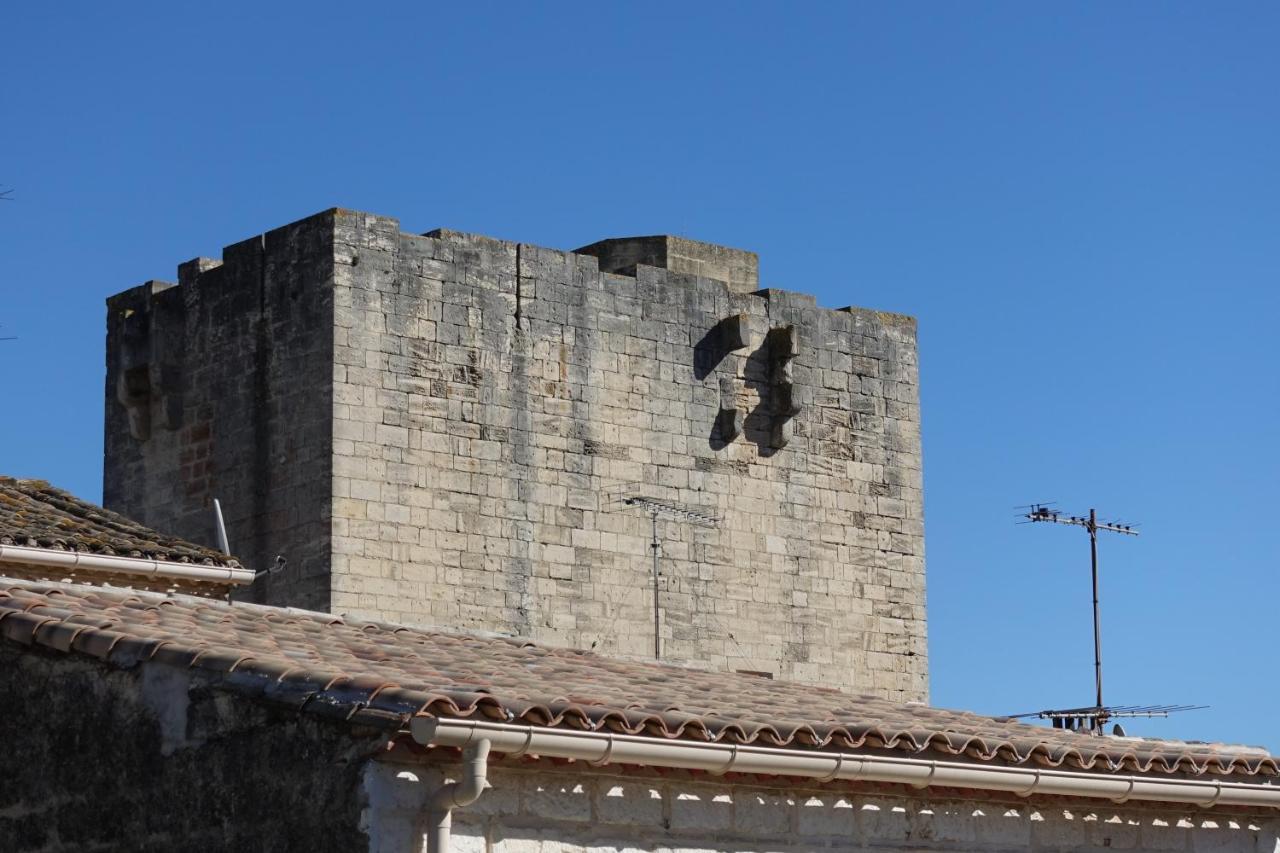 Bel Appartement Terrasse 4 Etoiles Intra Muros Aigues-Mortes Exterior photo