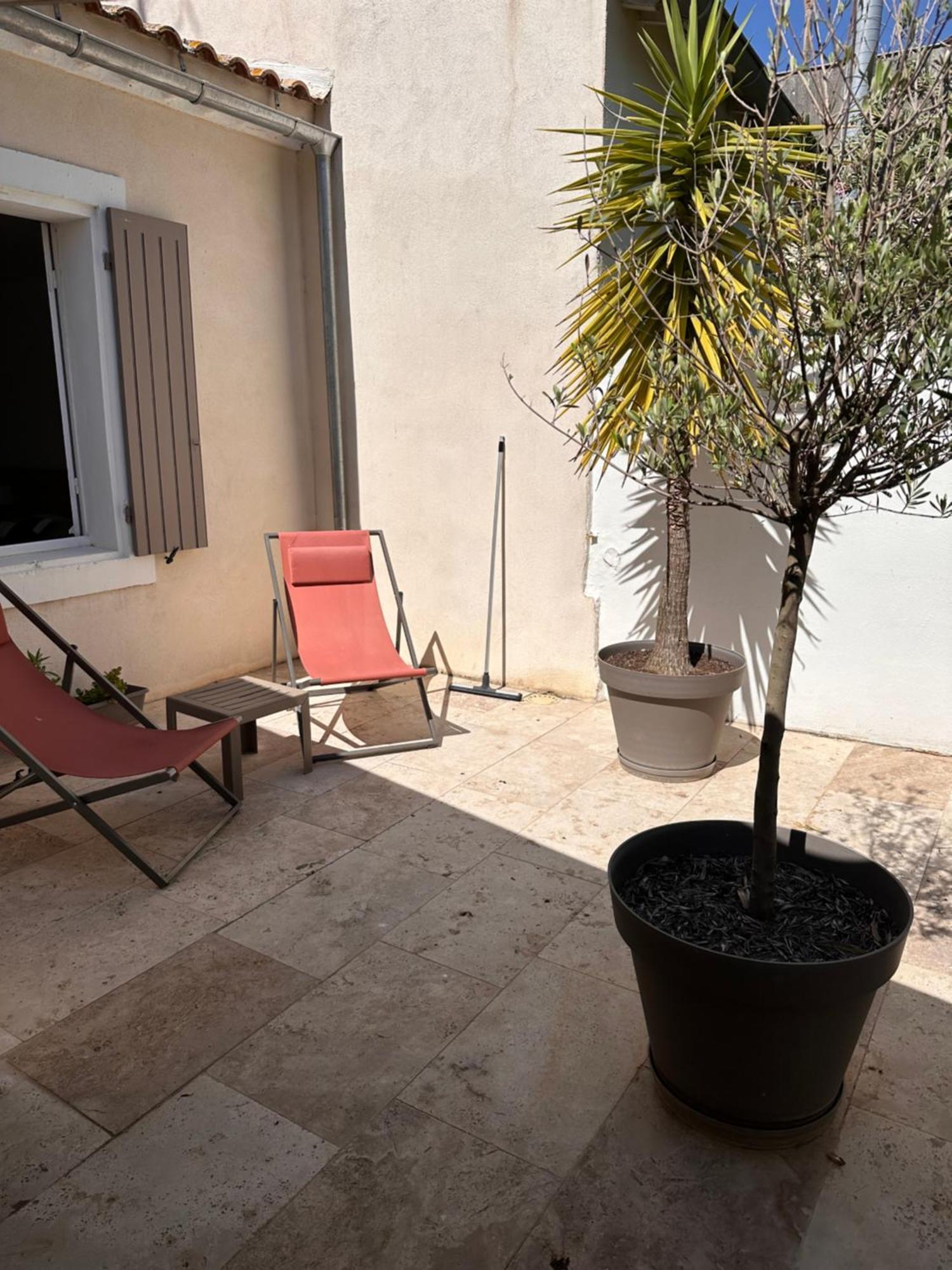 Bel Appartement Terrasse 4 Etoiles Intra Muros Aigues-Mortes Exterior photo